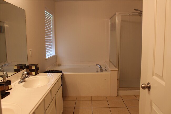 Building Photo - 2507 Liza Ct