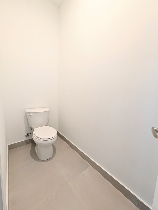 Building Photo - Spacious 3 Bedroom / 3.5 Bathroom Townhome for Rent – Miami