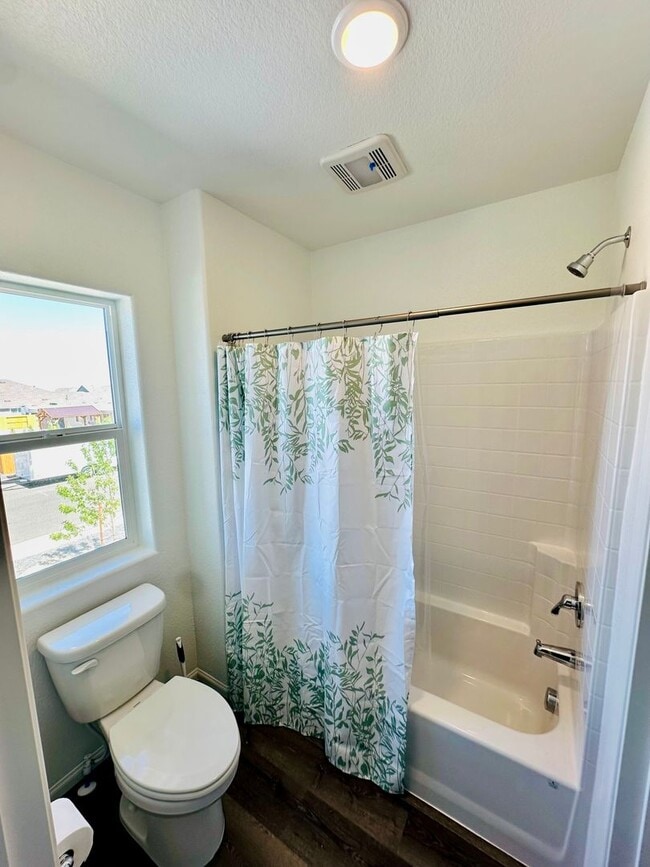 Building Photo - Charming Newer 3 bedroom House