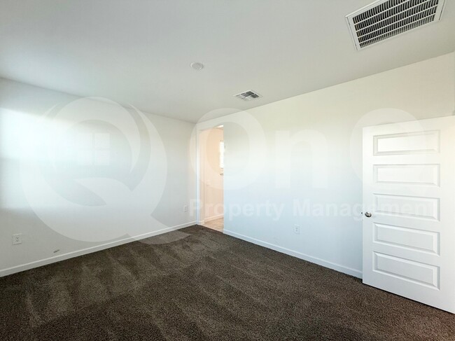 Building Photo - 3372 W Stanton Ave