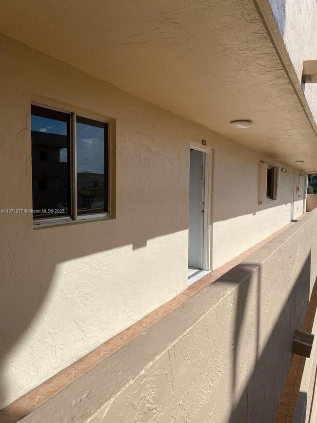 Building Photo - 2735 W 52nd St