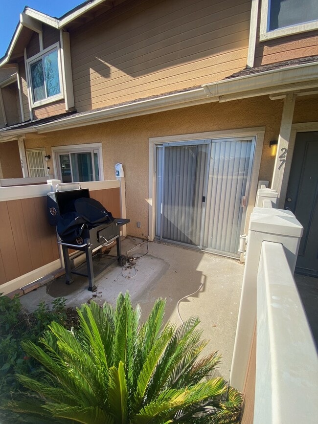 Building Photo - 1460 Kendall Dr