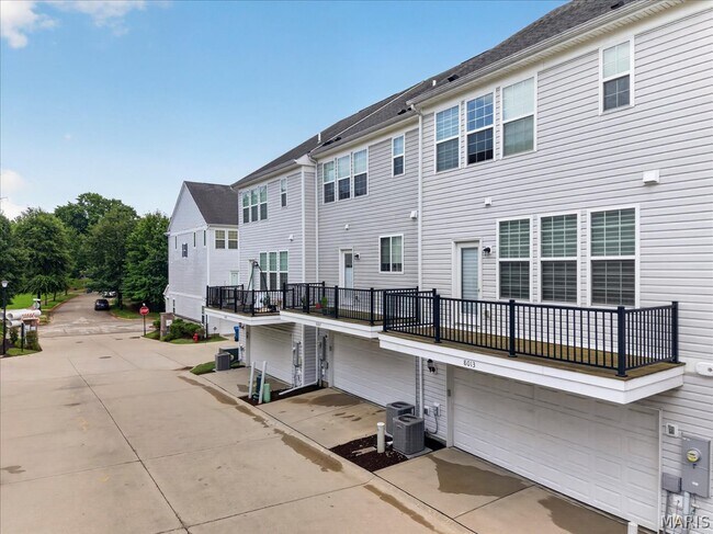 Building Photo - 8013 Central Park Dr