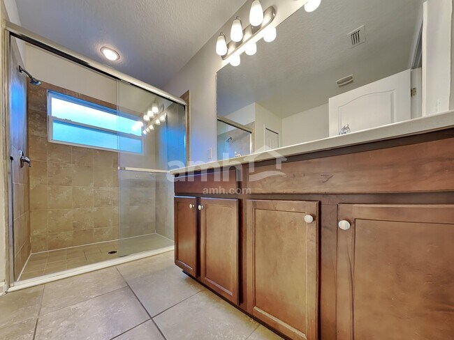 Building Photo - 603 Glendale Ln