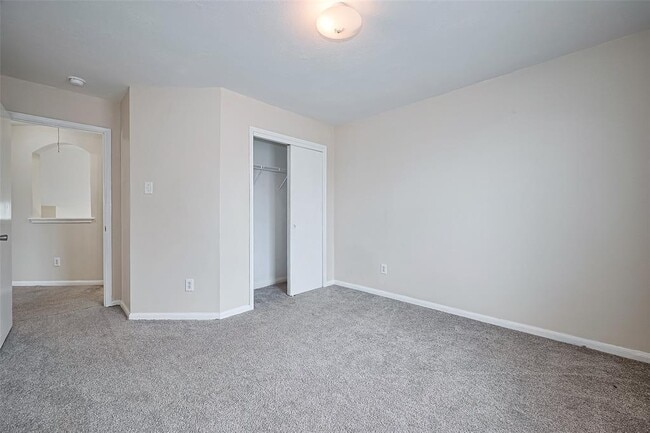 Building Photo - 7203 River Pines Dr