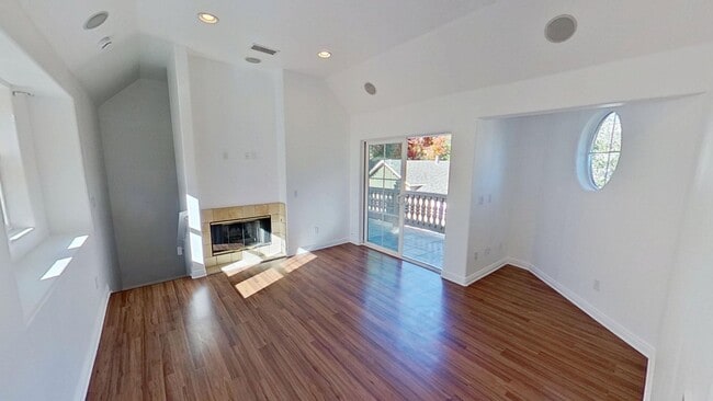 Building Photo - 415 W De La Guerra St