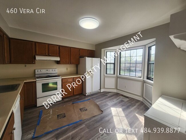 Building Photo - 460 Vera Cir