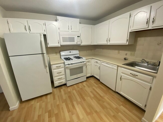 Building Photo - 379 Huse Rd