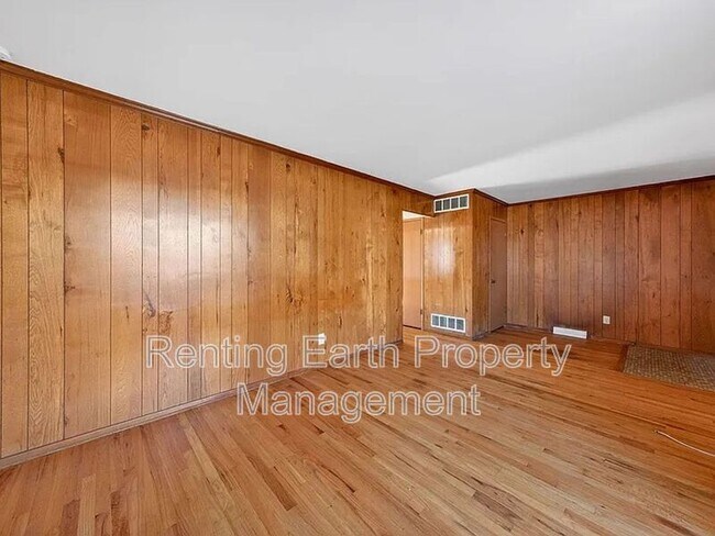 Building Photo - 8908 Scottdale Ave
