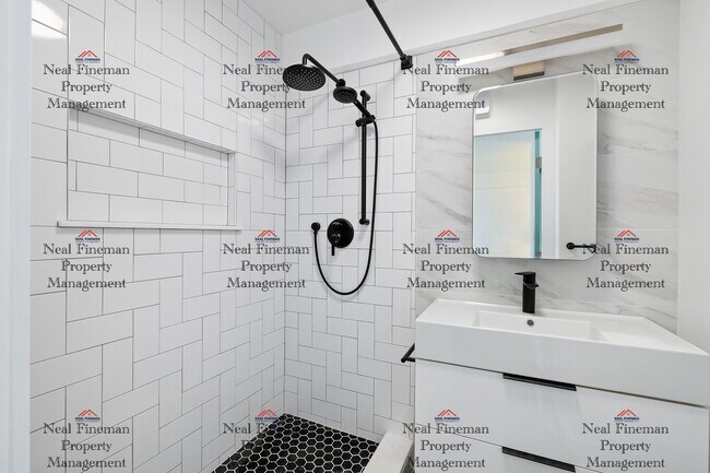 Building Photo - Furnished Studio, 1 Bath. Street parking. ...