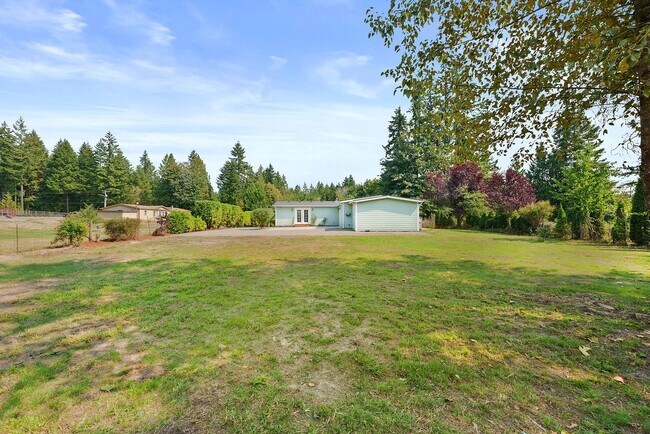 Building Photo - Updated 3-Bedroom Port Orchard Rambler with Covered Porch