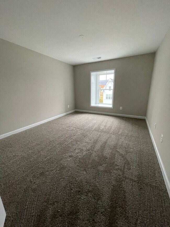 Building Photo - Townhouse for Rent in Preston Lake
