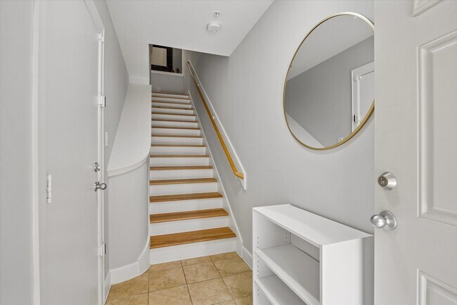 Building Photo - 8715 Meadowcroft Dr