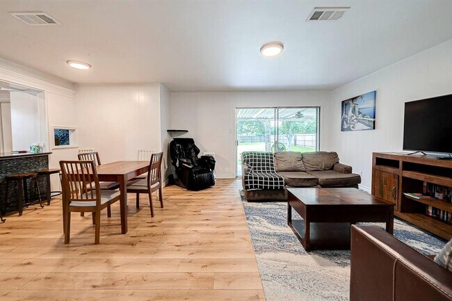 Building Photo - 9654 Meadowland Dr