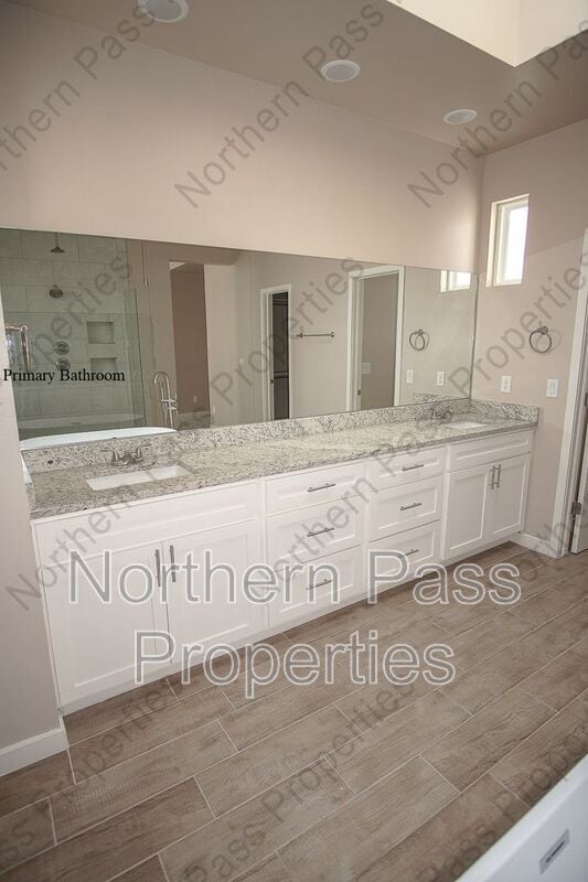 Building Photo - 13094 Castleford Ln