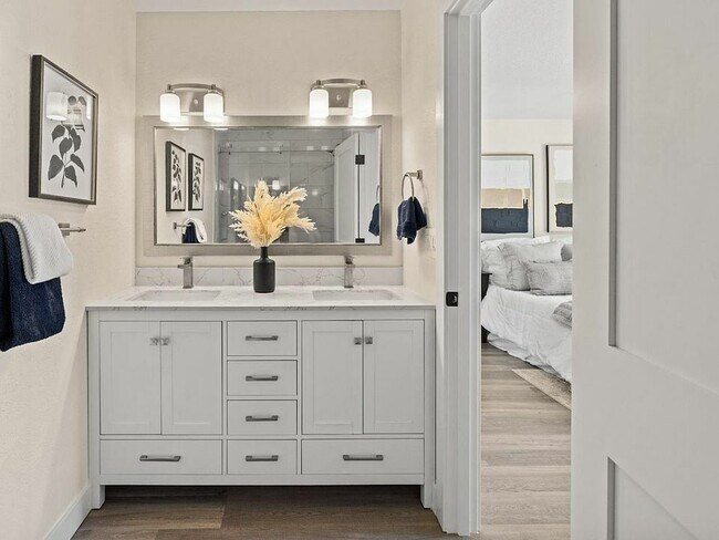 Building Photo - 4000 Rio Rd