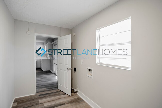 Building Photo - 1415 Celia Dr