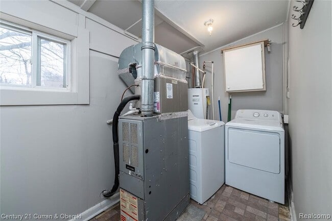 Building Photo - 23141 Harding Ave