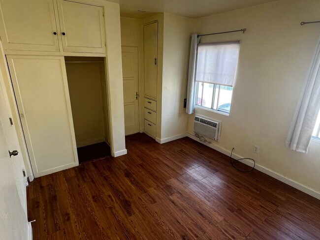 Building Photo - Oregon St. Triplex