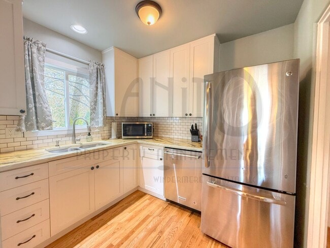 Building Photo - Beautiful Home Near Perry District