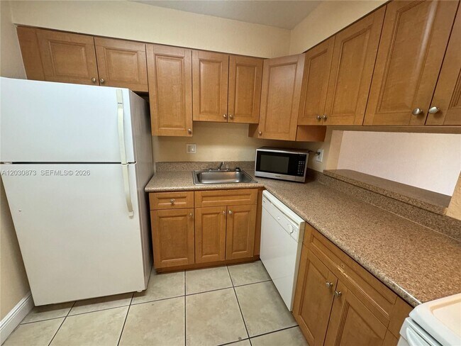 Building Photo - 5201 Geneva Ct