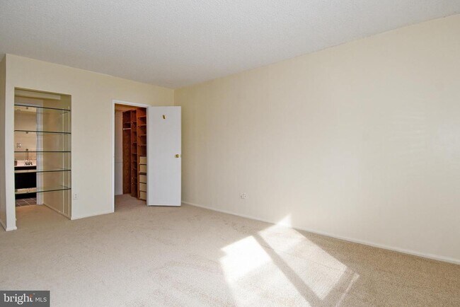 Building Photo - 5500 Holmes Run Pkwy
