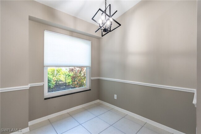 Building Photo - 1704 Royal Cir