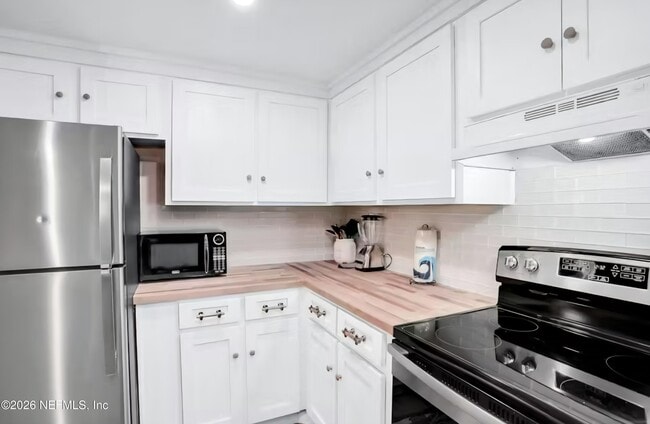 Building Photo - 9 Tarragona Ct