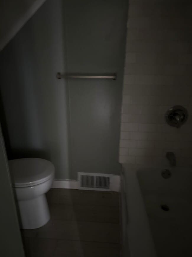 Building Photo - Quaint 4 BR/1 BA north side home!