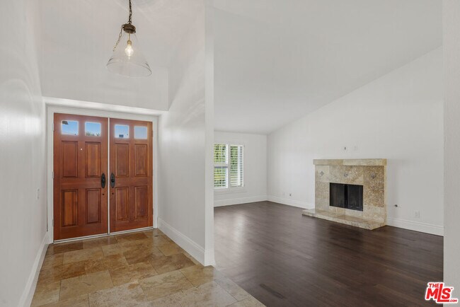 Building Photo - 18113 Bromley St