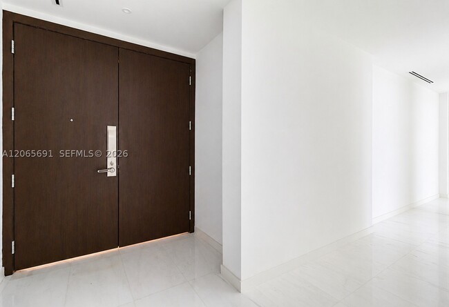 Building Photo - 300 Biscayne Blvd