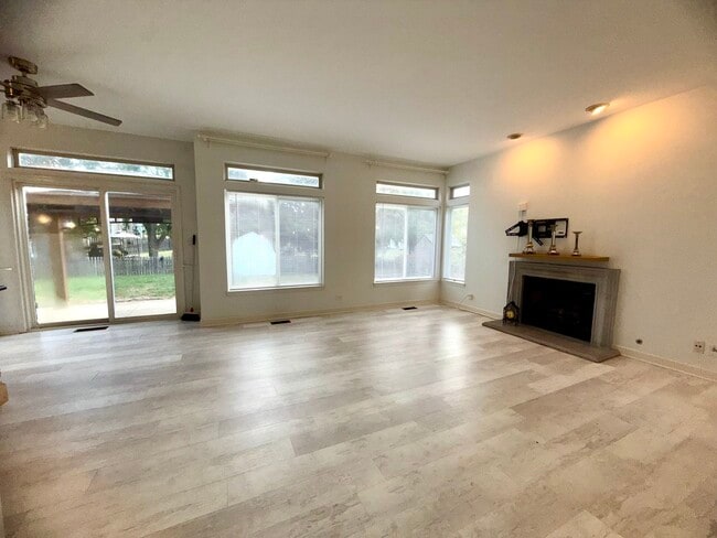 Building Photo - 7503 Korbel Dr