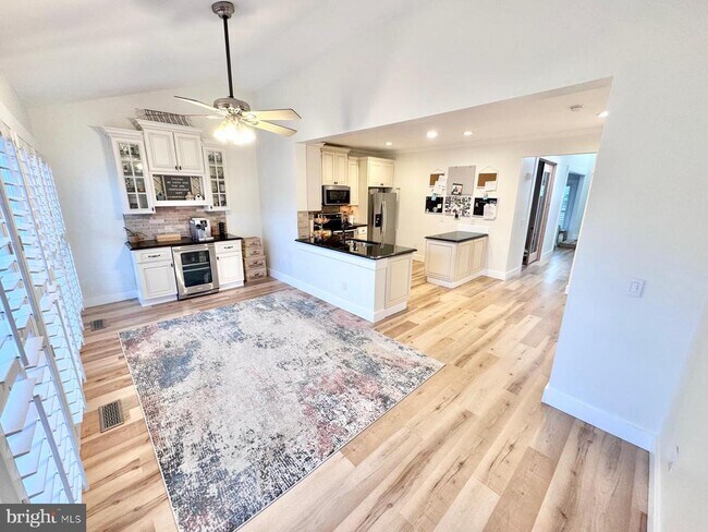 Building Photo - 15 River Oak Dr