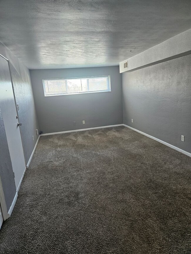 Building Photo - 1st floor apartment - PRICE DROP!!! $100 off