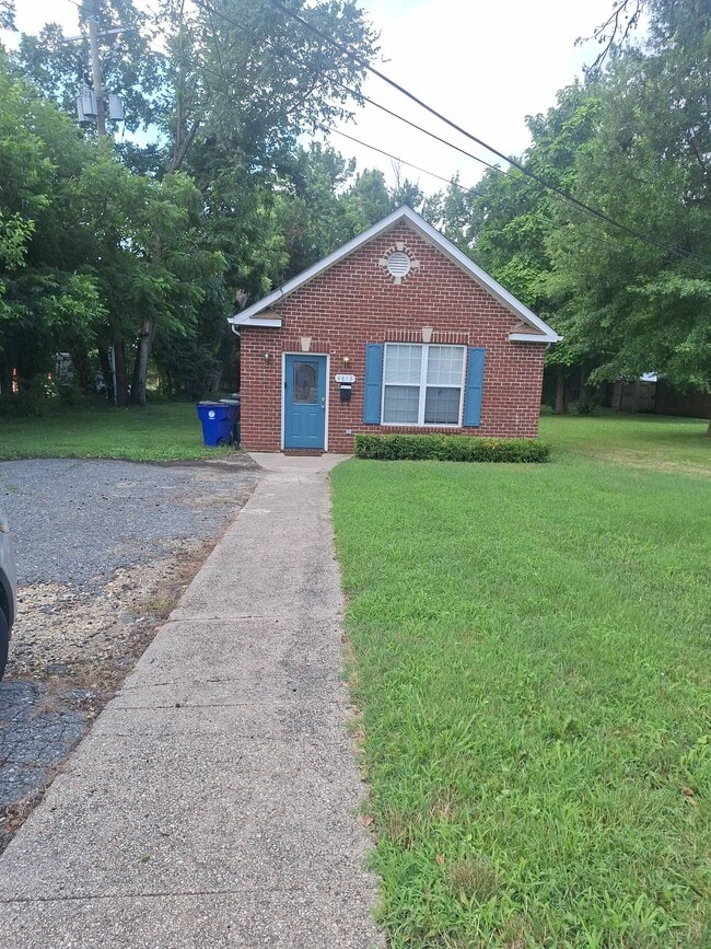 Building Photo - 4813 Calvert Rd