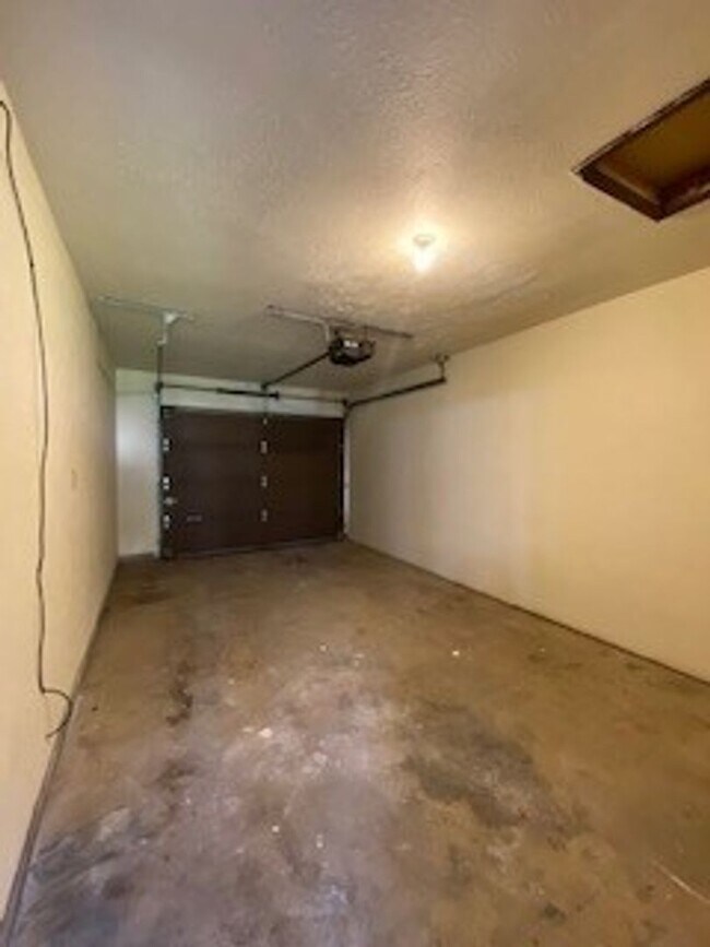 Building Photo - 1312 Co Rd 6