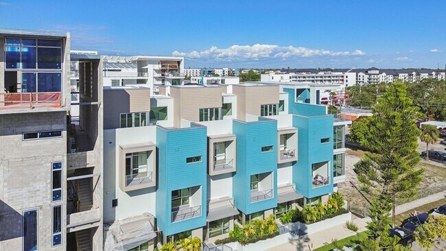 Building Photo - 1343 4th St