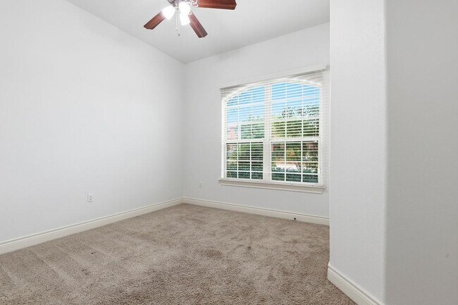 Building Photo - 15004 Iveans Way
