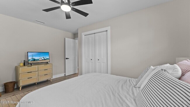 Building Photo - 375 Cherry Dr