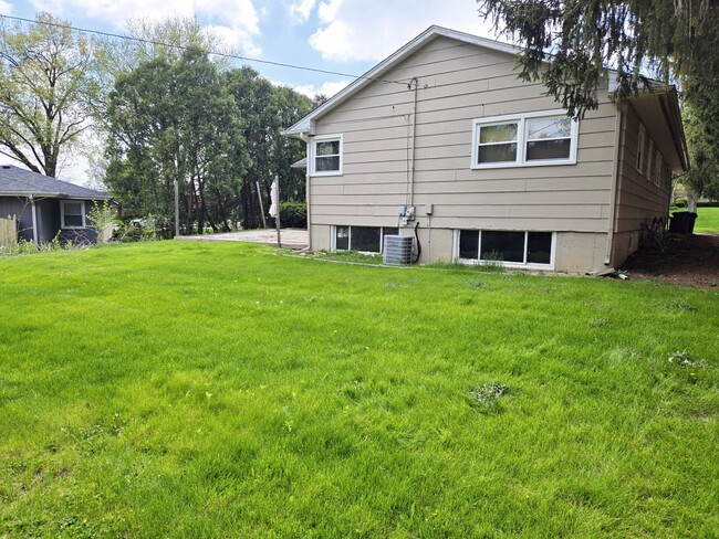 Building Photo - 1223 Westhaven Dr