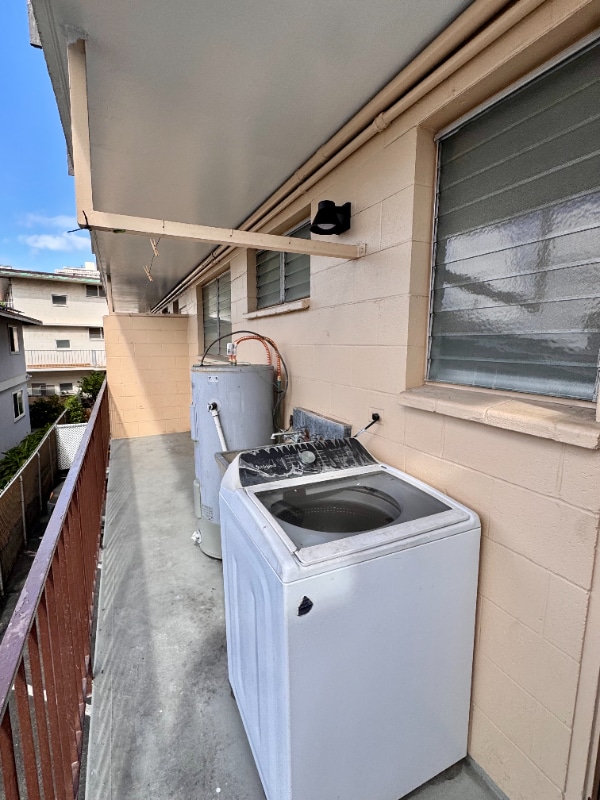 Building Photo - 722 University Ave