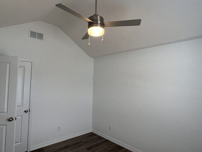 Building Photo - New Home In Nixa-Wont Last!