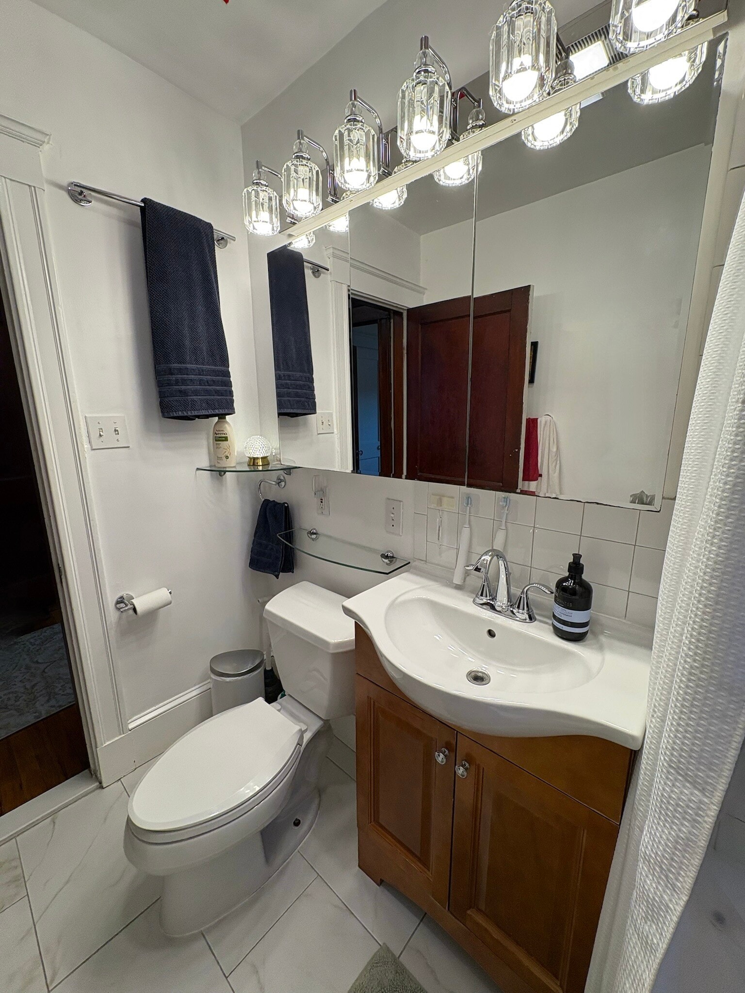 Images are representative samples of the advertised unit. Actual units shown during tours may differ - 11 Sunset St