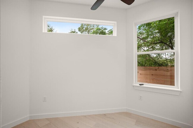 Building Photo - 5305 Ledesma Rd