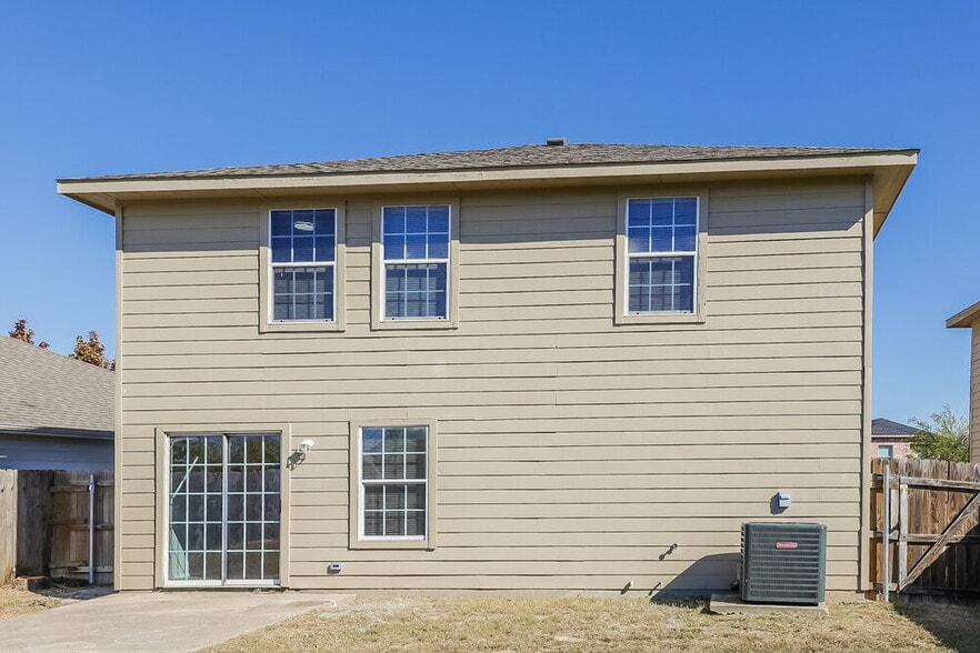 Building Photo - 7447 Pineberry Rd