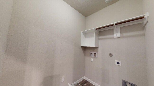 Building Photo - 5789 Cerrillos Dr