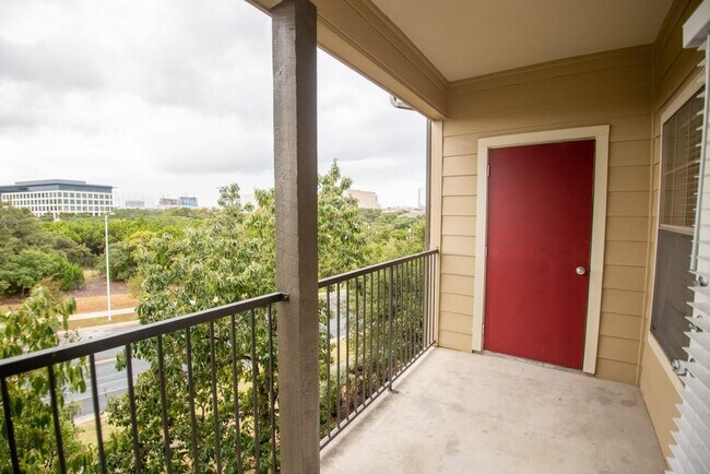 Building Photo - 2320 Gracy Farms Ln