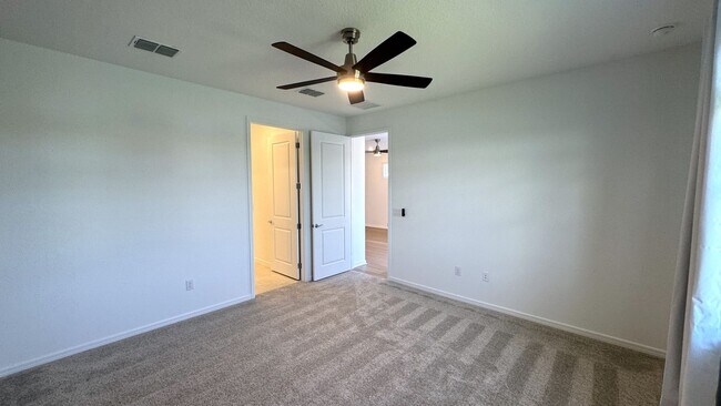 Building Photo - Unfurnished Annual Rental Available Now