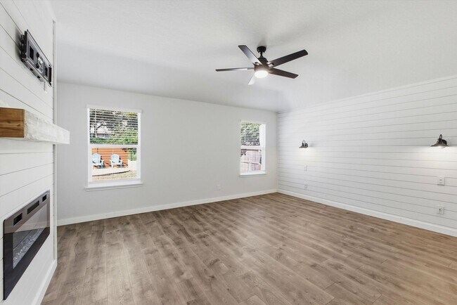 Building Photo - The Perfect Blend of Comfort and Community in Bulverde