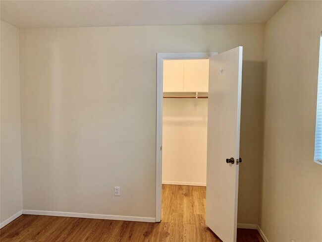 Building Photo - 22 N Wavy Oak Cir